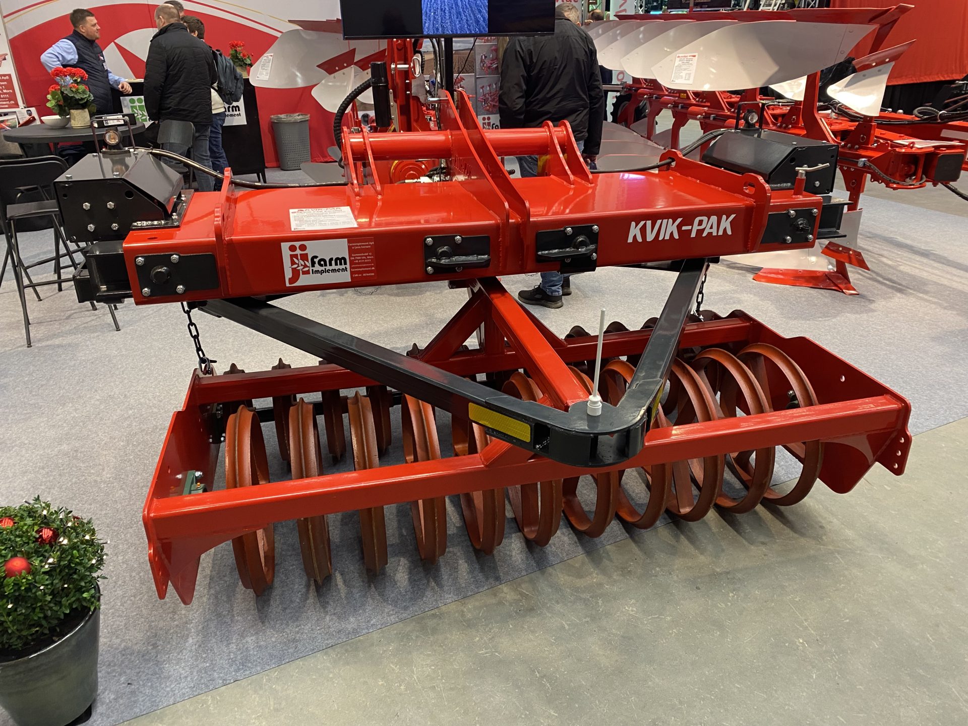 AGROMEK: Front plough press