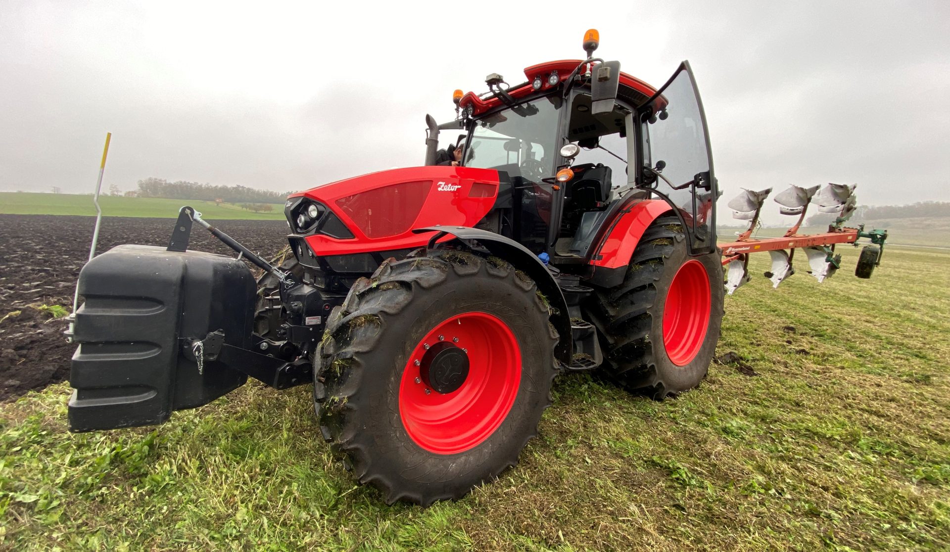 Czech farmer tests Zetor 6 prototype