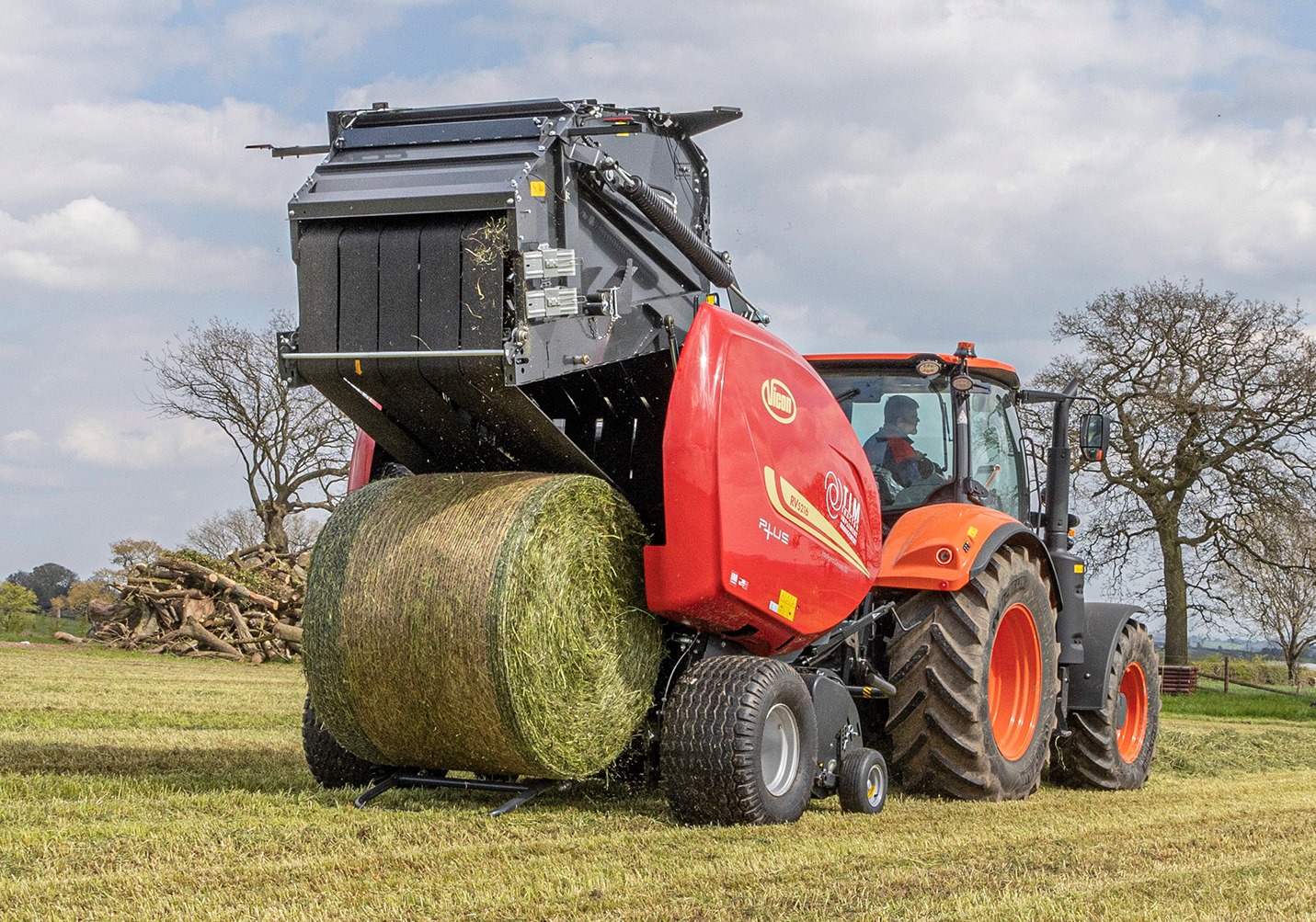 More automation for Vicon round balers