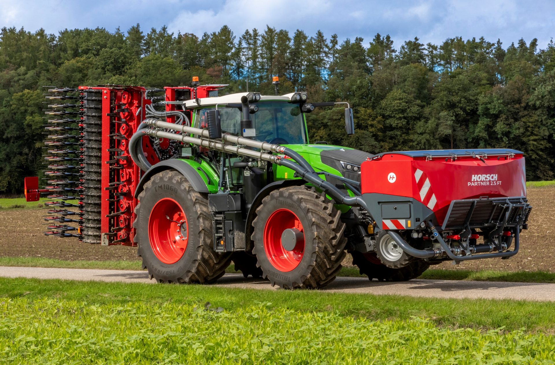 More Horsch front hoppers