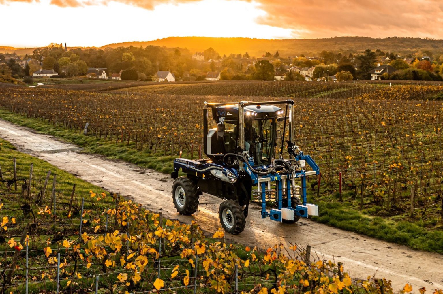 New Holland presents Straddle TE6 tractor