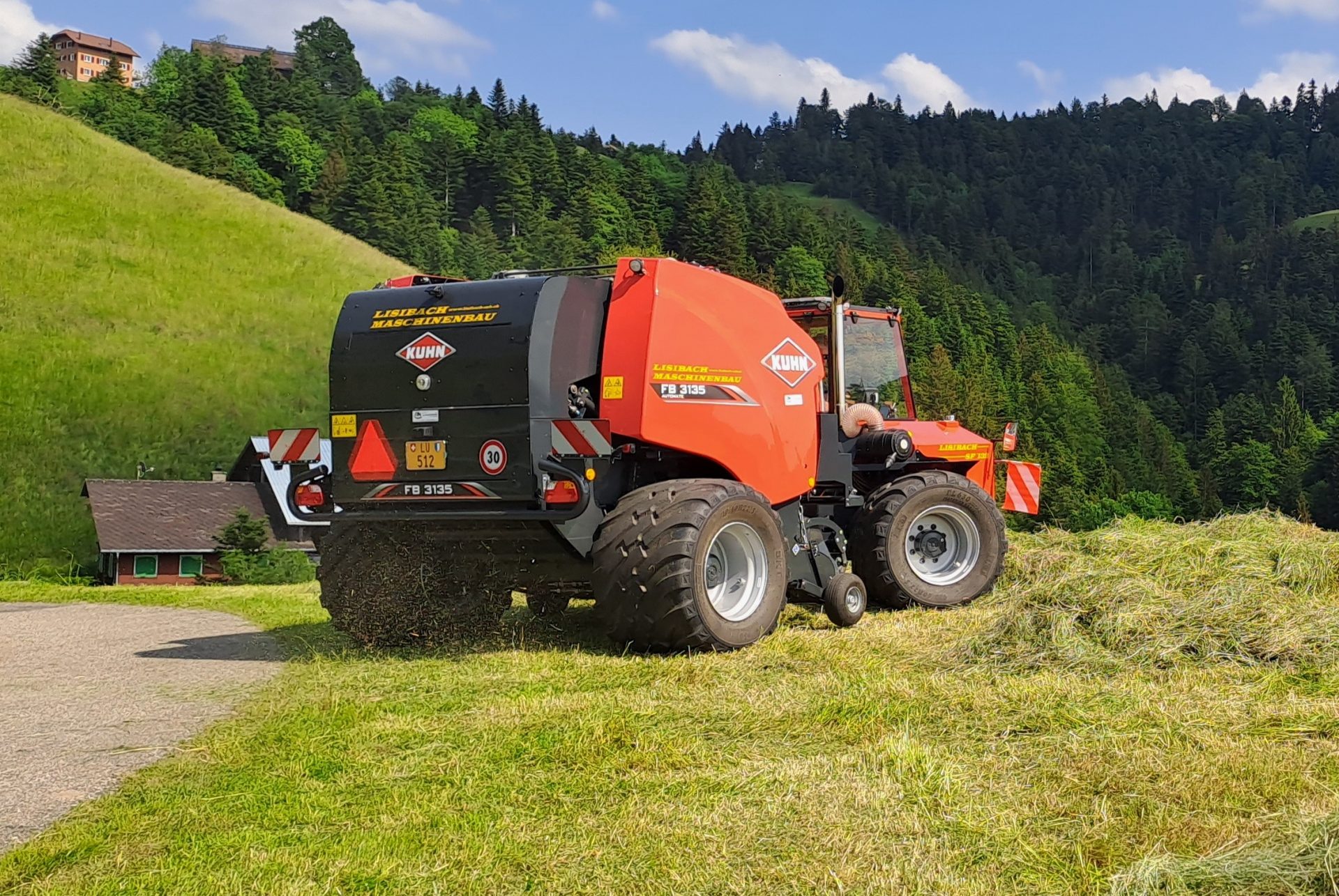 Nimble self-propelled baler