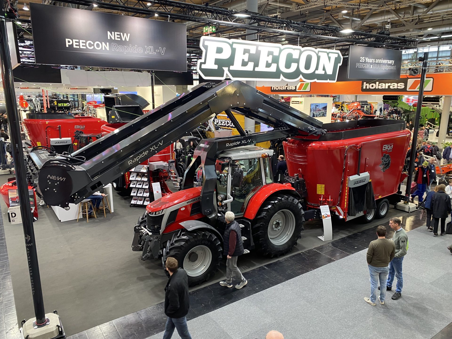 Peecon self-propelled mixer wagon