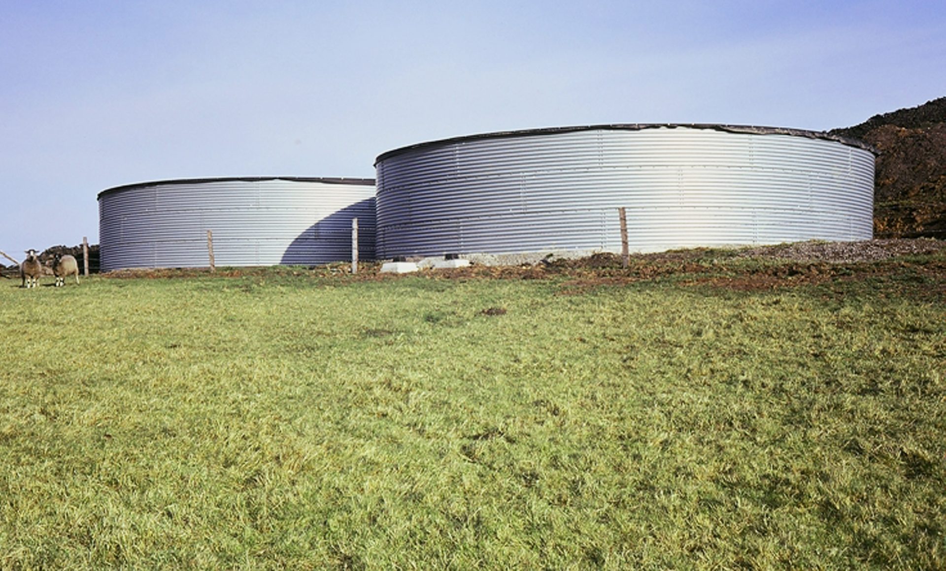 Tramspread temporary slurry tanks