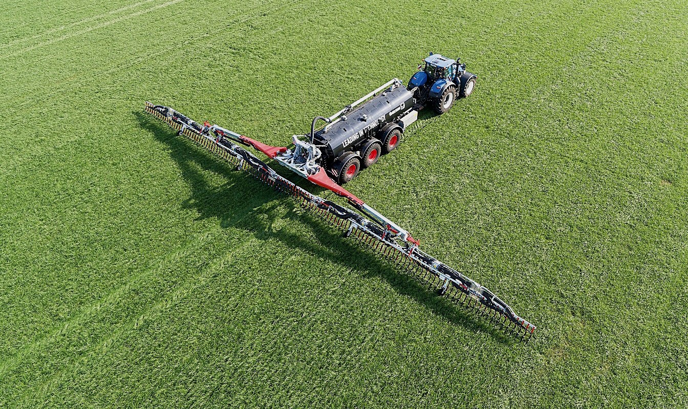 Variable width Vogelsang slurry applicator