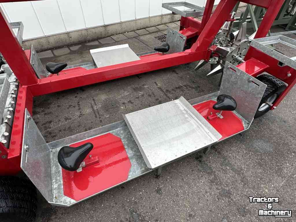 Transplanter  plantmachine 2 rijig voor de aardbeienruggenteelt.