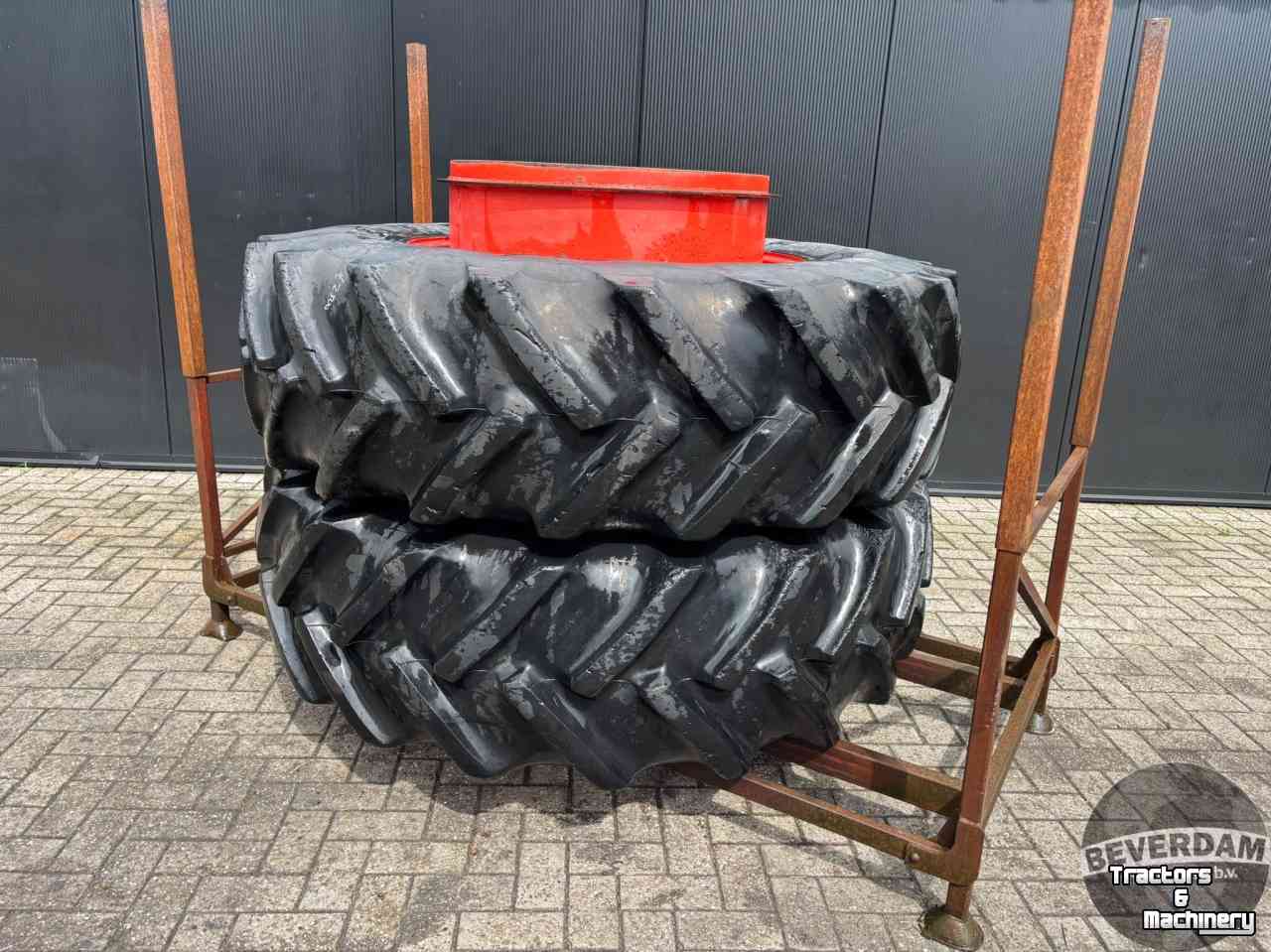 Wheels, Tyres, Rims & Dual spacers Good Year 20.8R38 dubbellucht