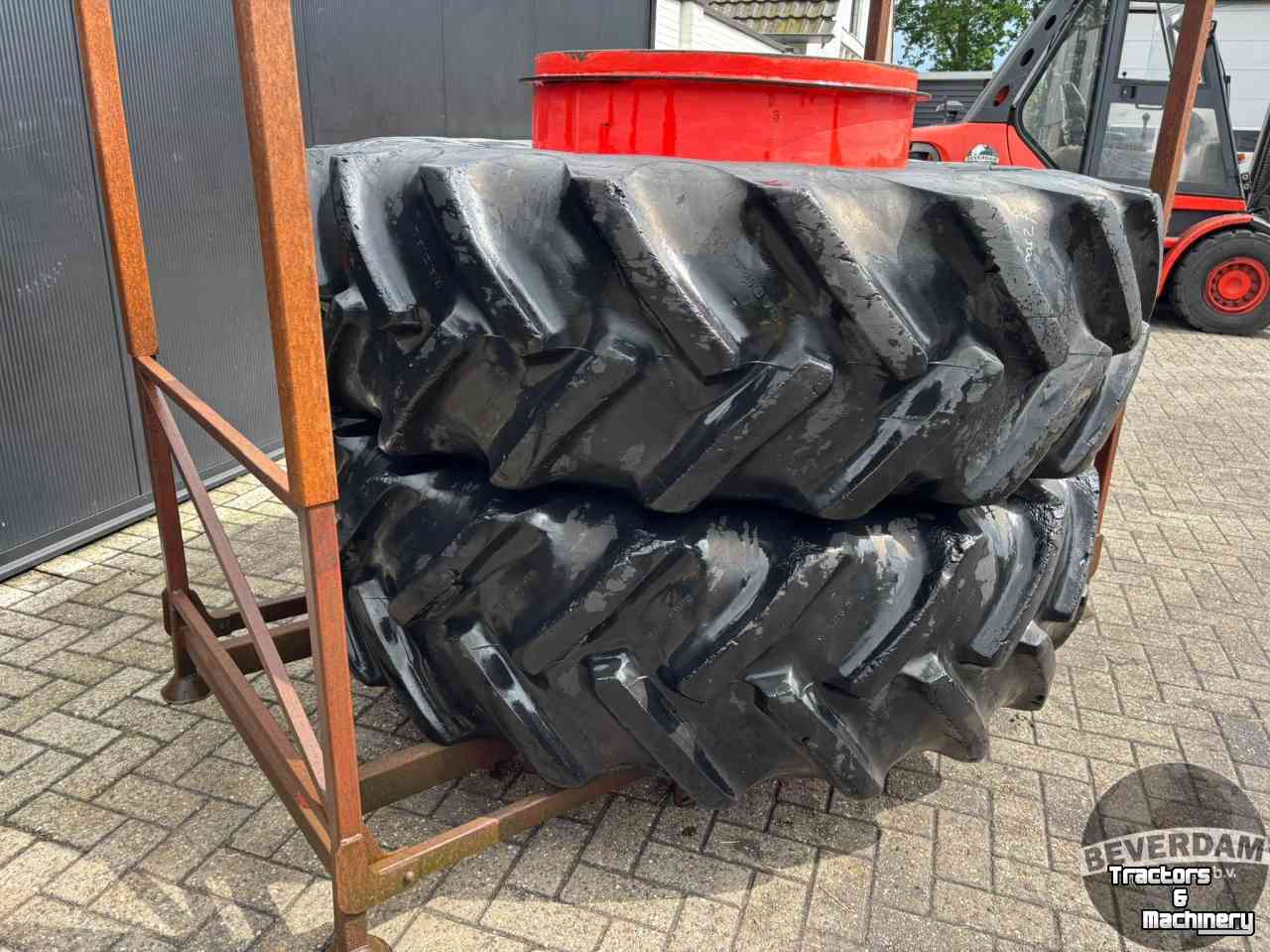 Wheels, Tyres, Rims & Dual spacers Good Year 20.8R38 dubbellucht