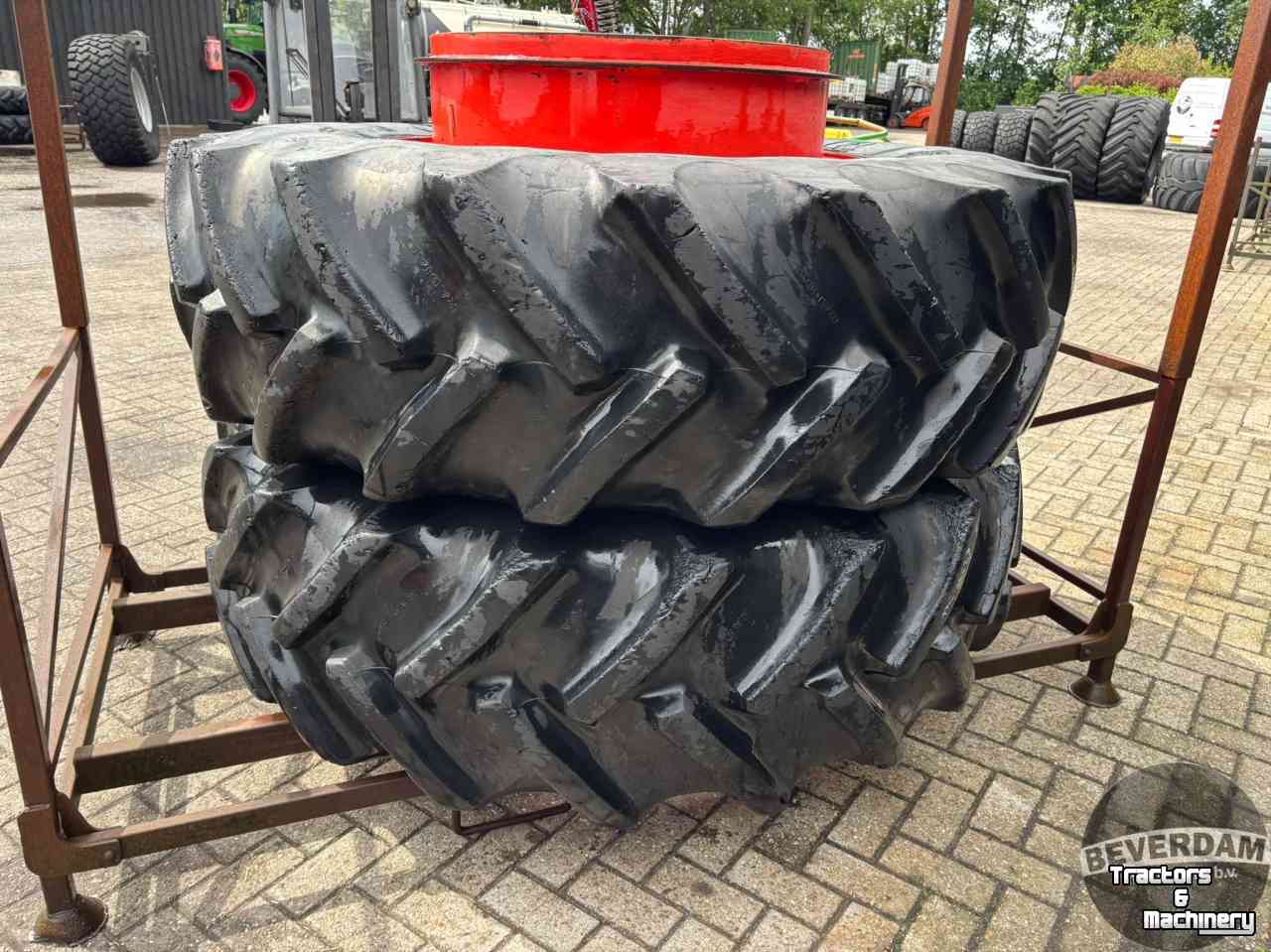 Wheels, Tyres, Rims & Dual spacers Good Year 20.8R38 dubbellucht