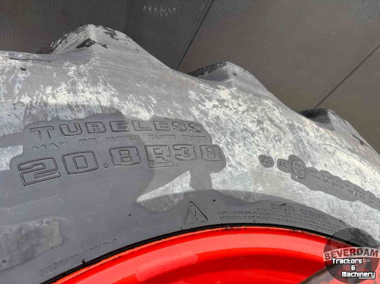 Wheels, Tyres, Rims & Dual spacers Good Year 20.8R38 dubbellucht