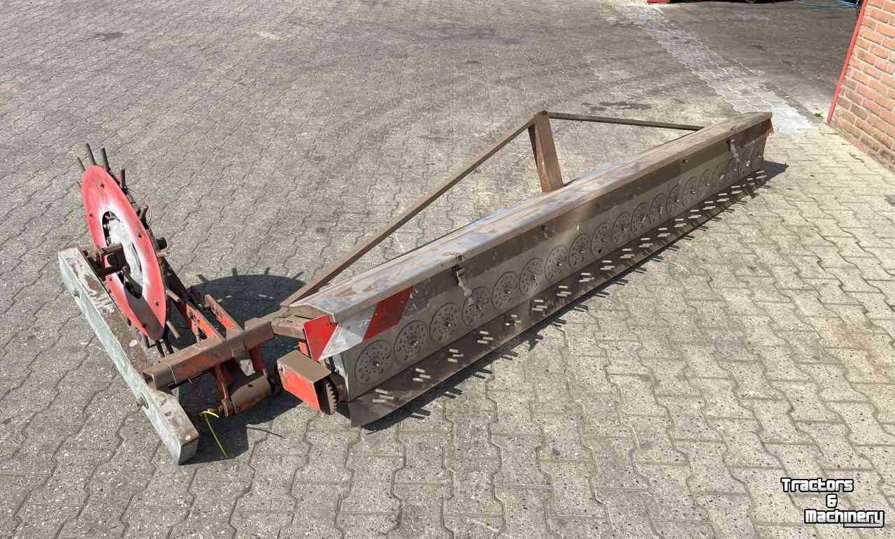 Granulate spreader  Granulaatstrooier loopwiel mestverwerking