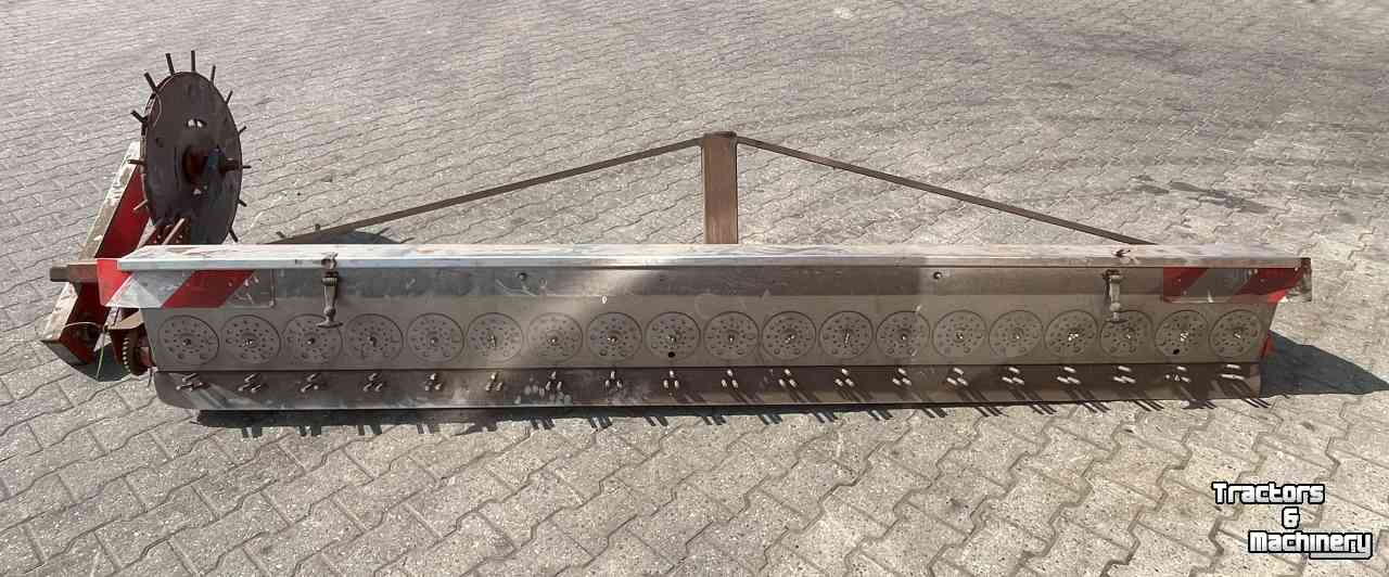 Granulate spreader  Granulaatstrooier loopwiel mestverwerking