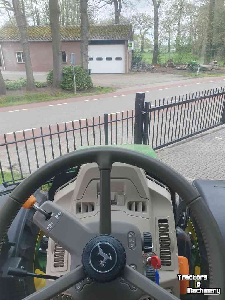 Tractor John Deere 6120M