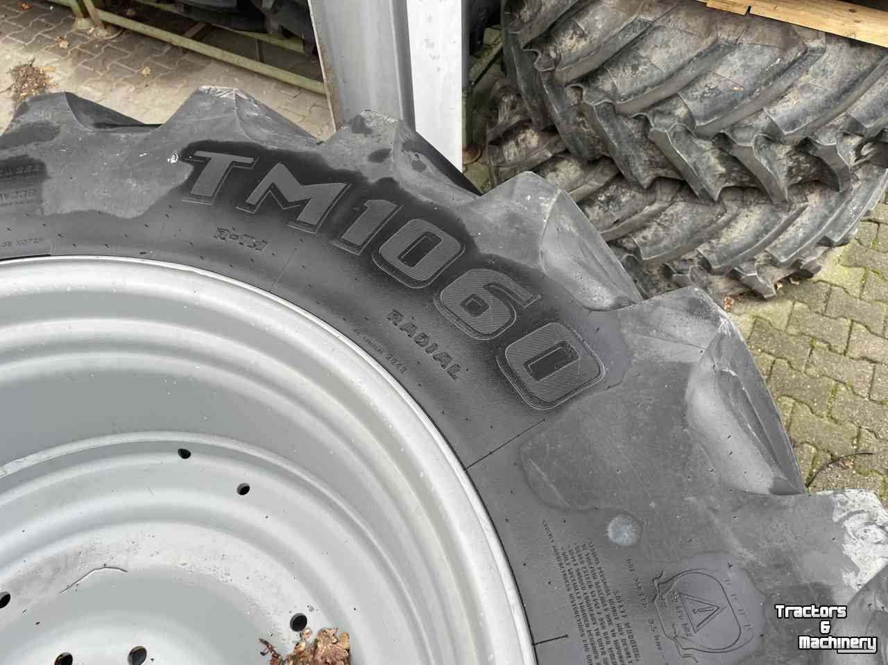 Wheels, Tyres, Rims & Dual spacers Trelleborg VF 710/60R42 TM1060 incl. velgen