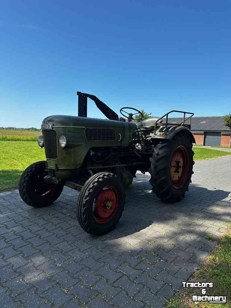 Tractor Fendt Farmer 1 met hef en maaibalk