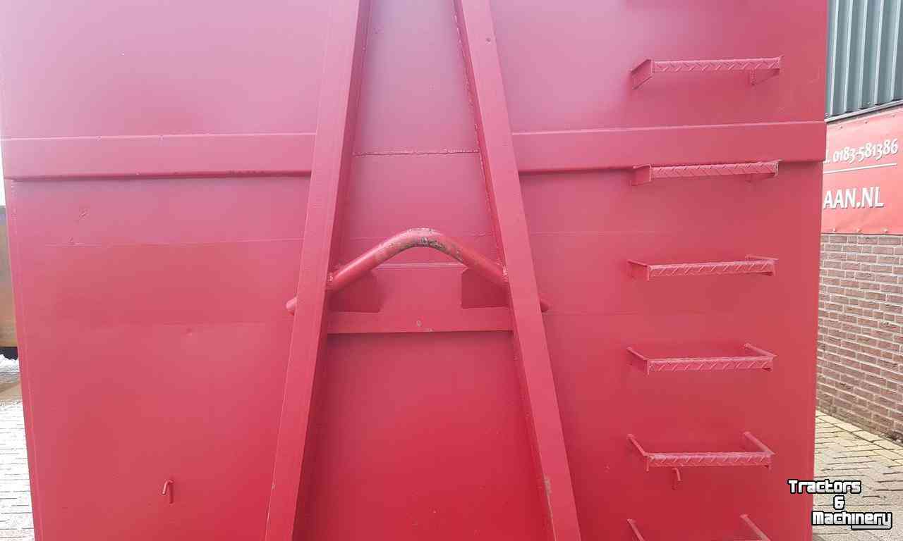 Hooked-arm carrier  Haakarm container / afzetcontainer 35 m3