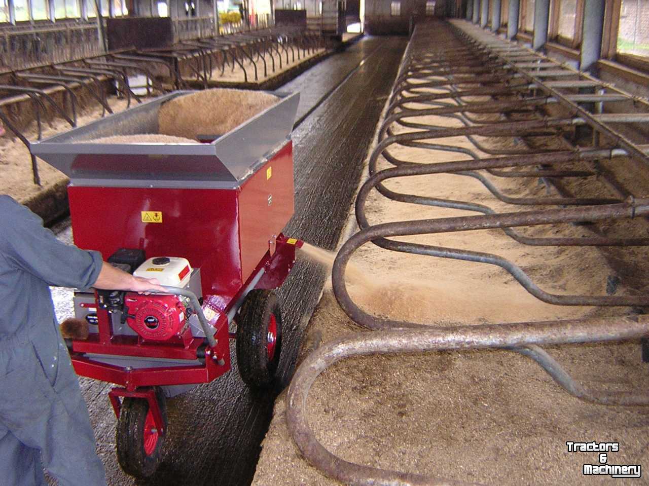 Other livestock equipment and accessories  Zaagselstrooier