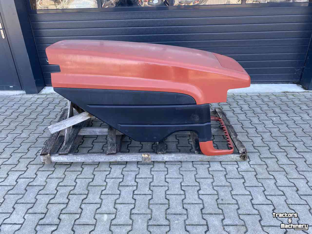 Other tractors and accessories New Holland 6011592 70 series motorkap