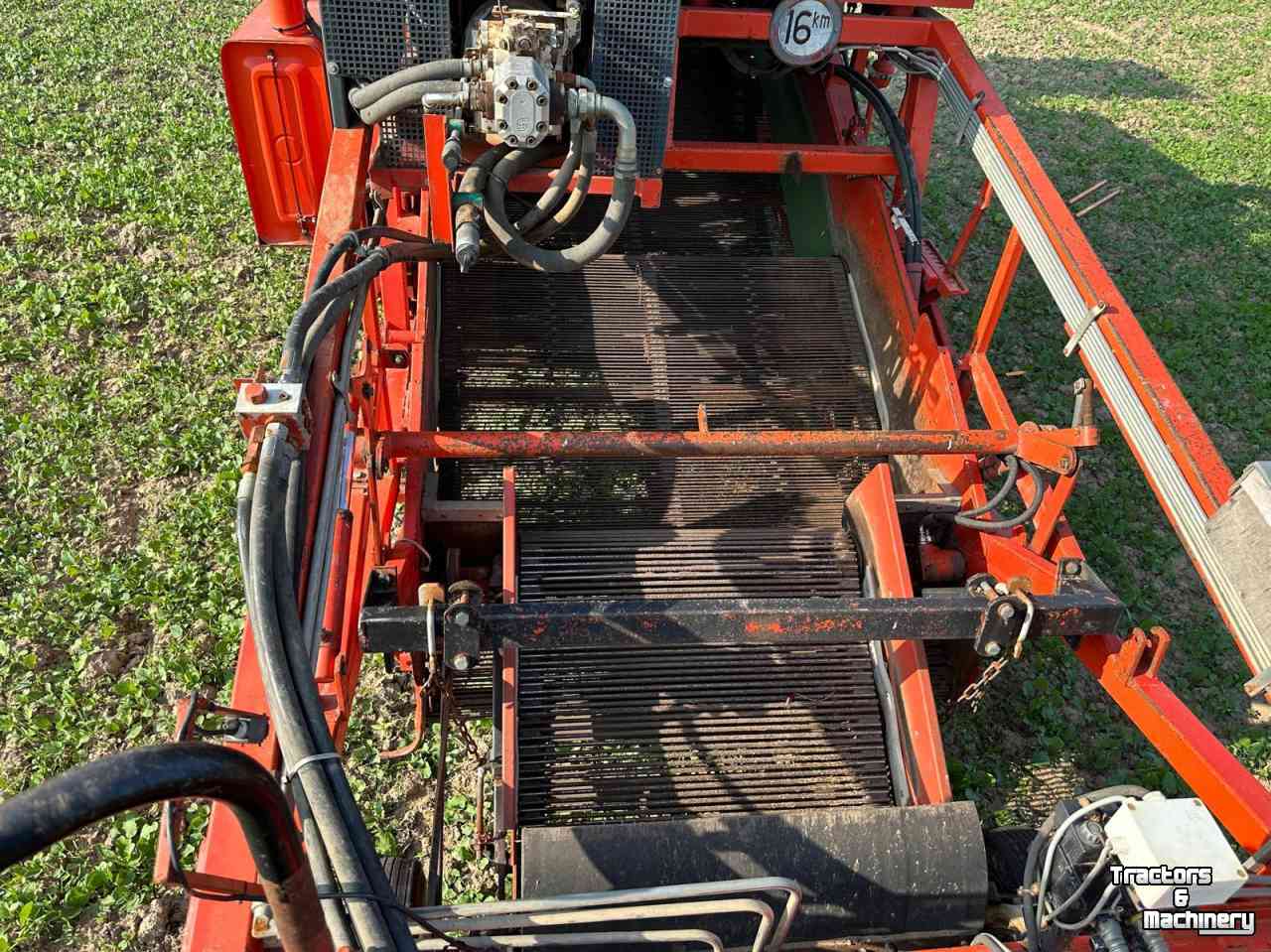 Onion harvester Amac ZM2 raper/lader plantuien