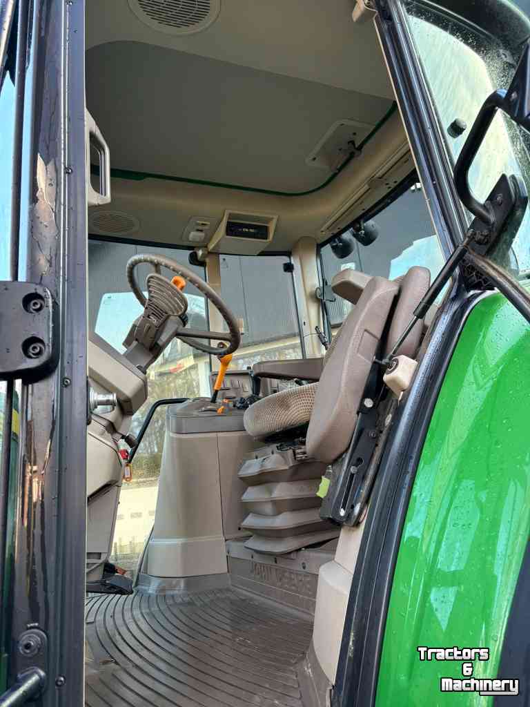 Tractor John Deere 6120M