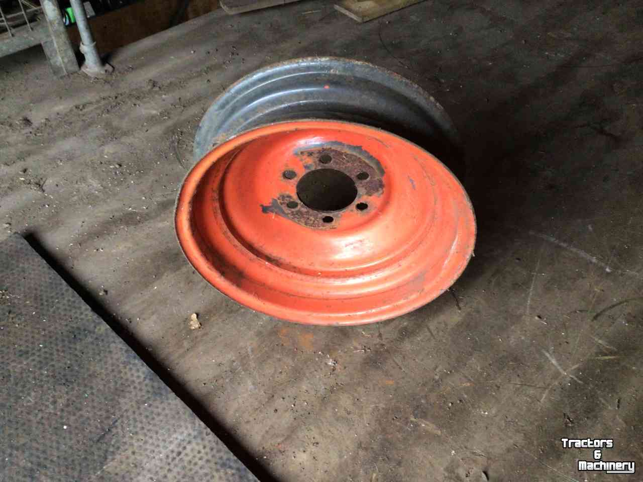 Wheels, Tyres, Rims & Dual spacers Same 5.50-18