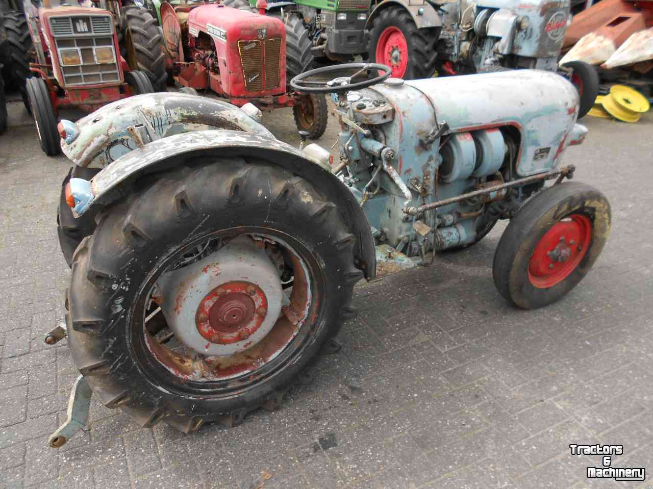 Small-track Tractor Eicher es 202