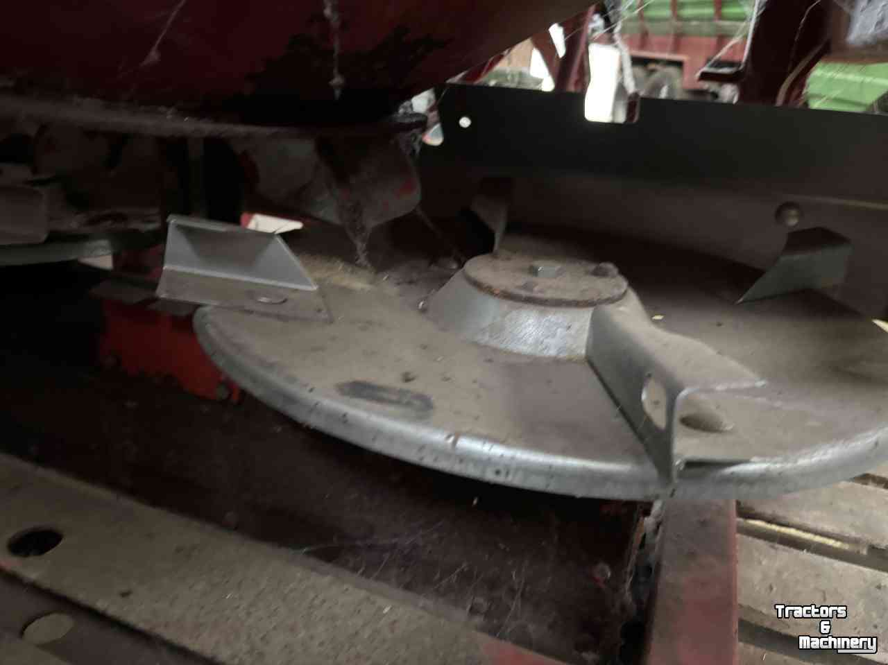 Fertilizer spreader Rotina Kunstmeststrooier