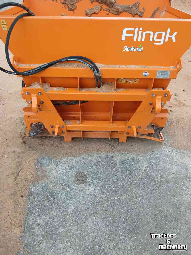 Sawdust spreader for boxes Flingk KSS 1015