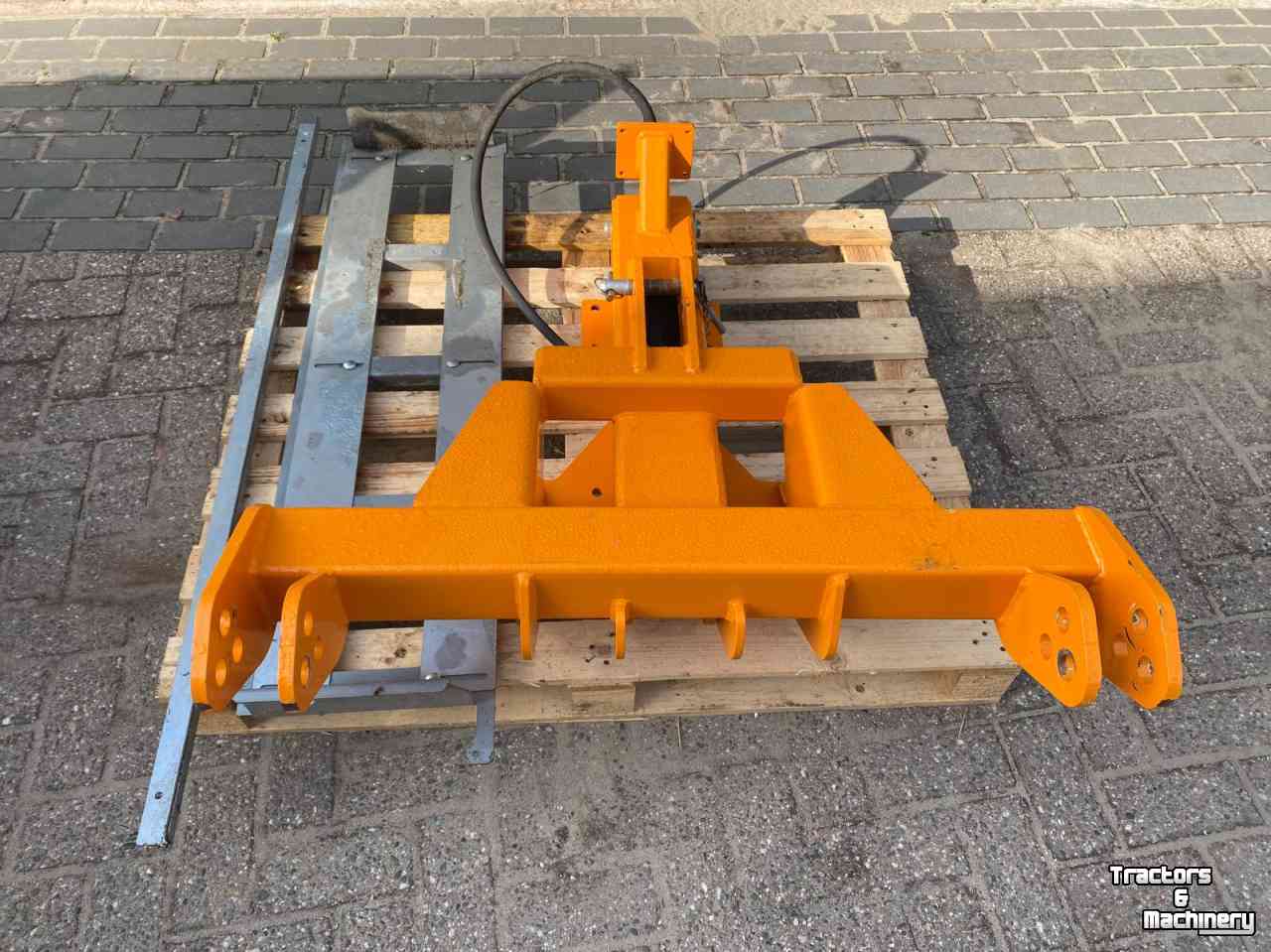 Sawdust spreader for boxes Flingk KSS 1015