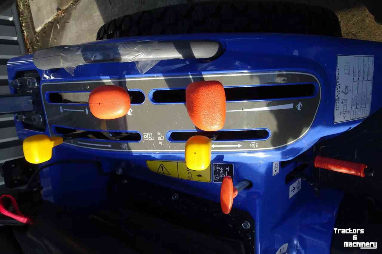 Horticultural Tractors Iseki 3217 met voorlader / frontlader