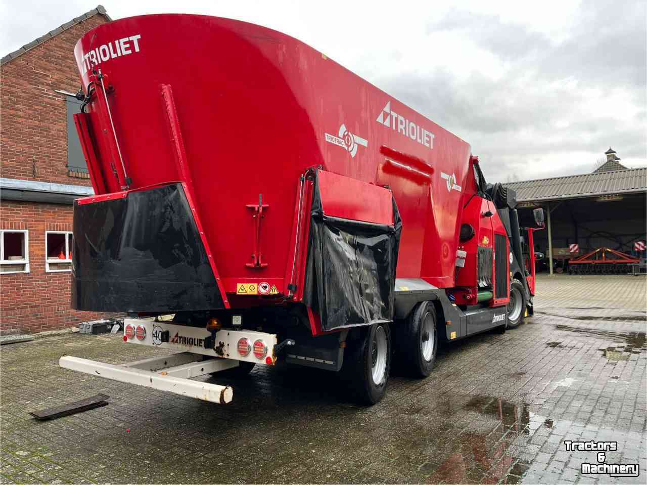 Self-propelled feed mixer Trioliet Triotrac 2-2400