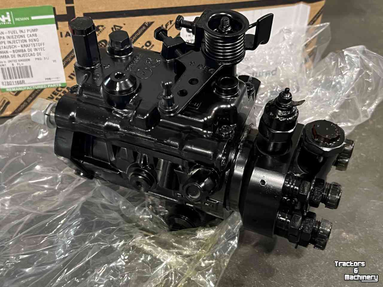 Tractor New Holland Brandstofpomp NEWH TB 120 Parts nr:87801166R