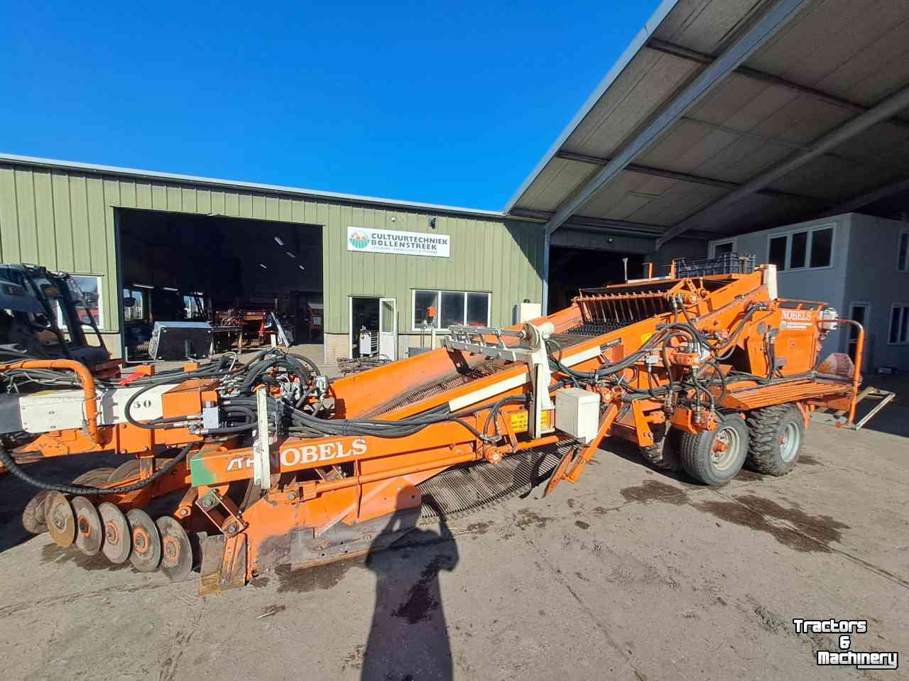 Bulb harvester Nobels 3 BC getrokken rooimachine op spoor 1.800 mm.