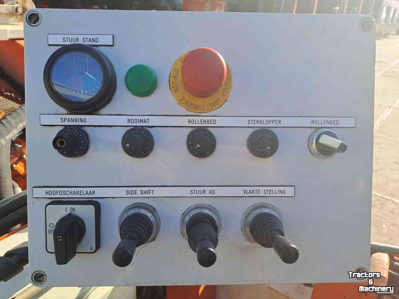 Bulb harvester Nobels 3 BC getrokken rooimachine op spoor 1.800 mm.