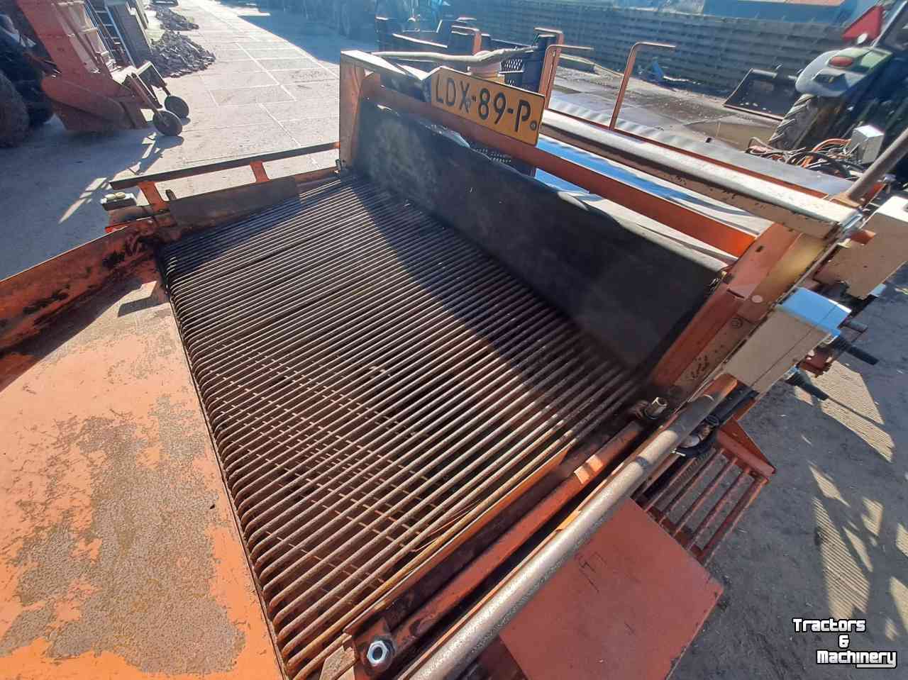 Bulb harvester Nobels 3 BC getrokken rooimachine op spoor 1.800 mm.