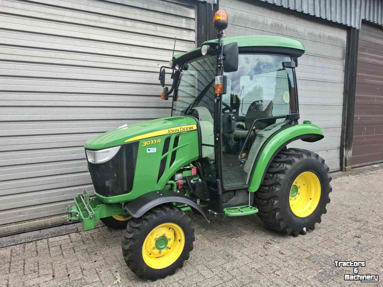 Horticultural Tractors John Deere 3033R compact tractor smalspoor hydrostaat tuin en park communal kleine trekker mini