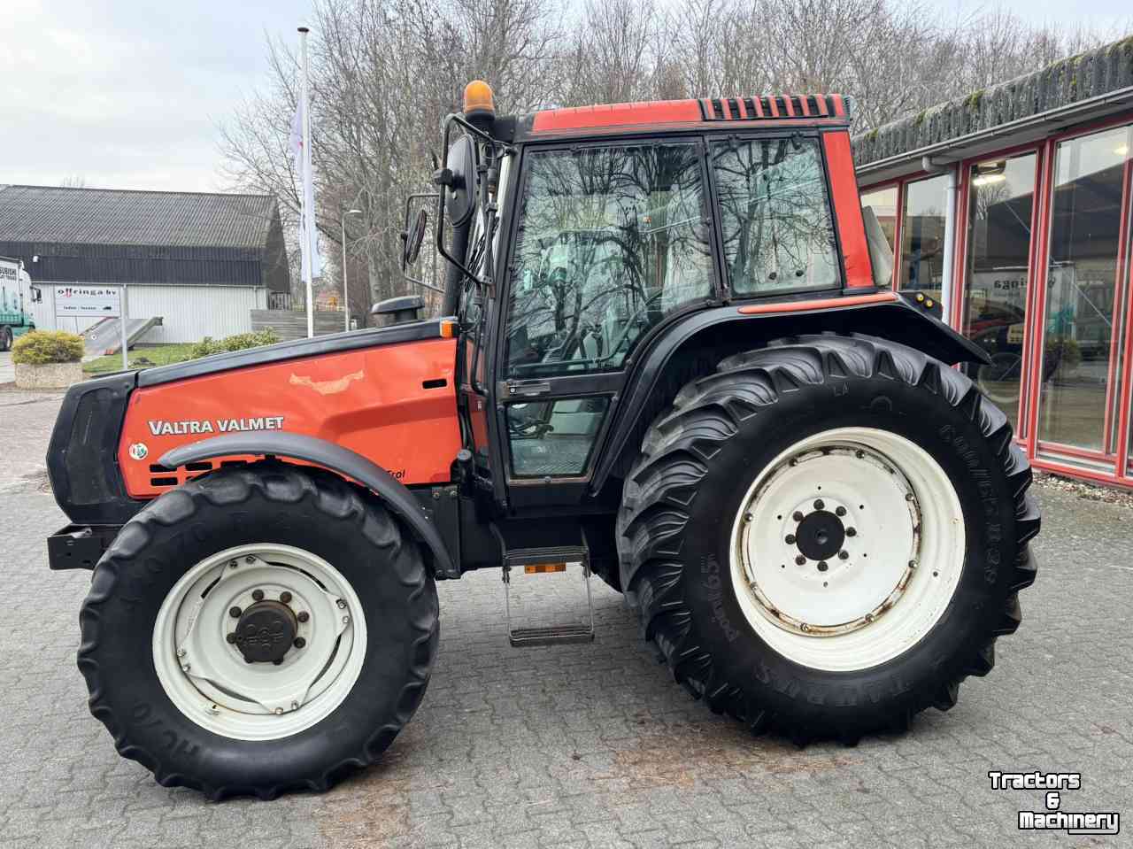Tractor Valtra 6800