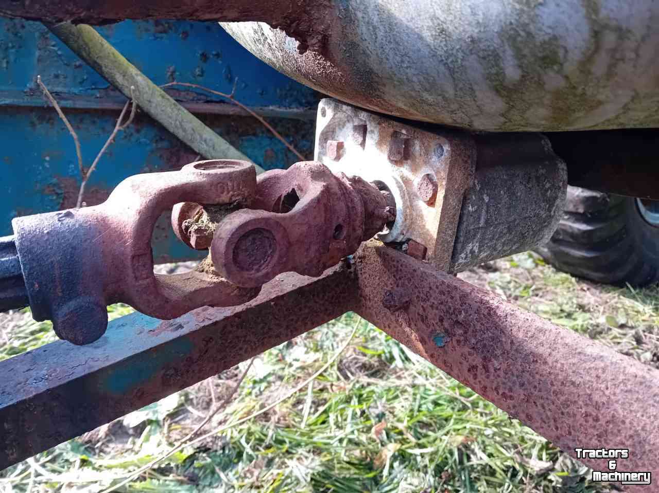 Other irrigation equipment and accessories  Watertank, waterwagen 2600 l. Diversen