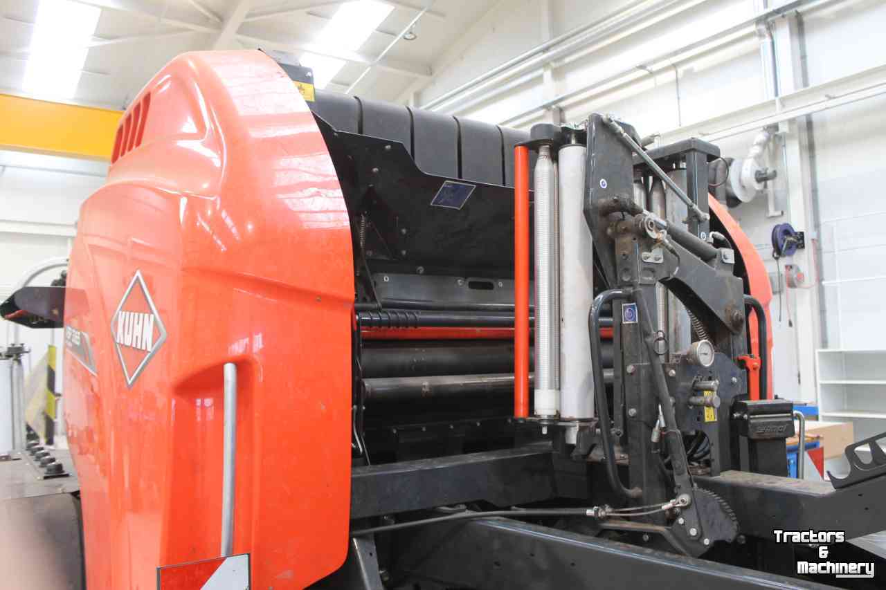 Balers Kuhn VBP3165 variabele ronde balenpers/wikkelcombinatie Foliebinding 3D wikkelaar