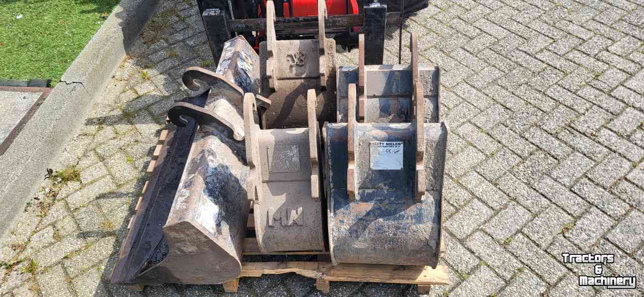 Excavator buckets Matt Nielen CW05 graafbakken / bakken / brede bak / dieplepelbak / banaanbak