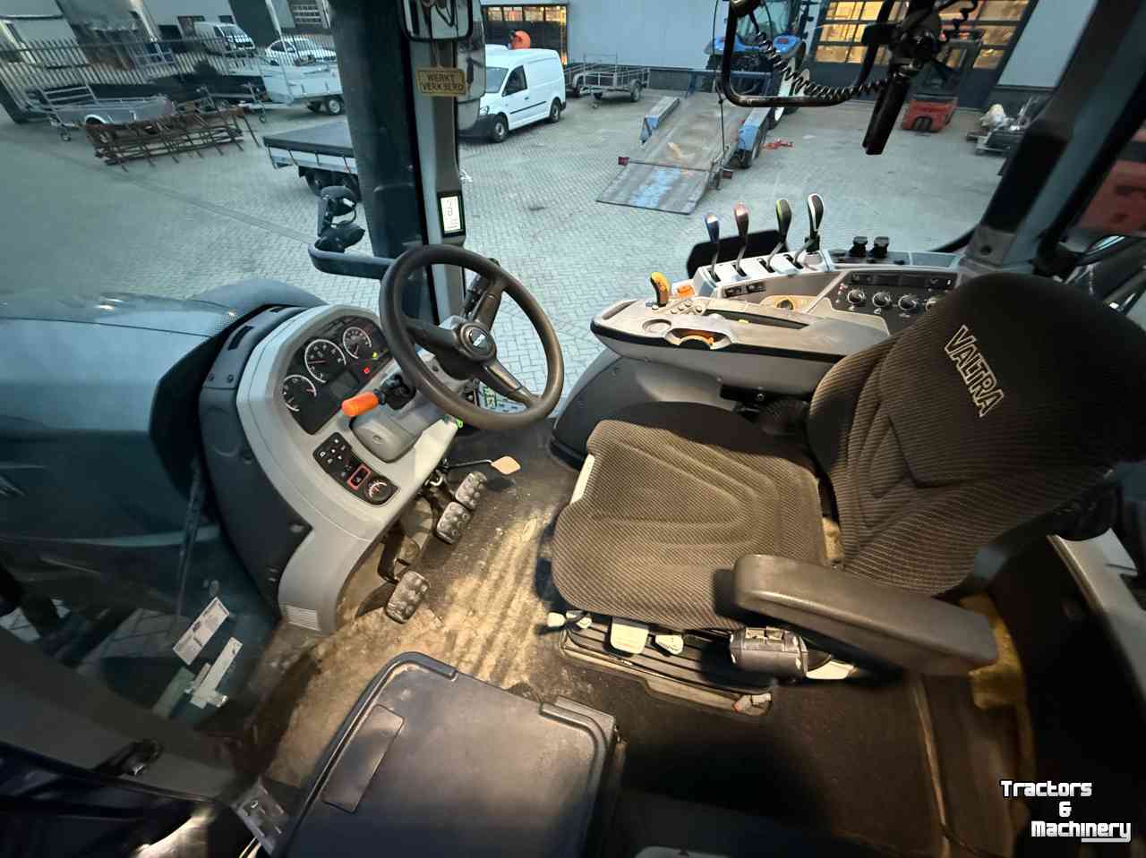 Tractor Valtra T214