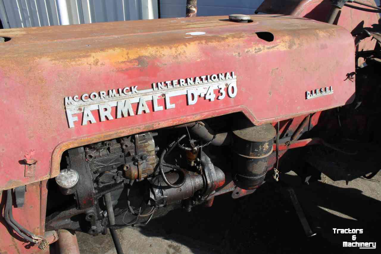 Oldtimers McCormick Mc Cormick International Harvester Farmall D-430 trekker D430 tractor