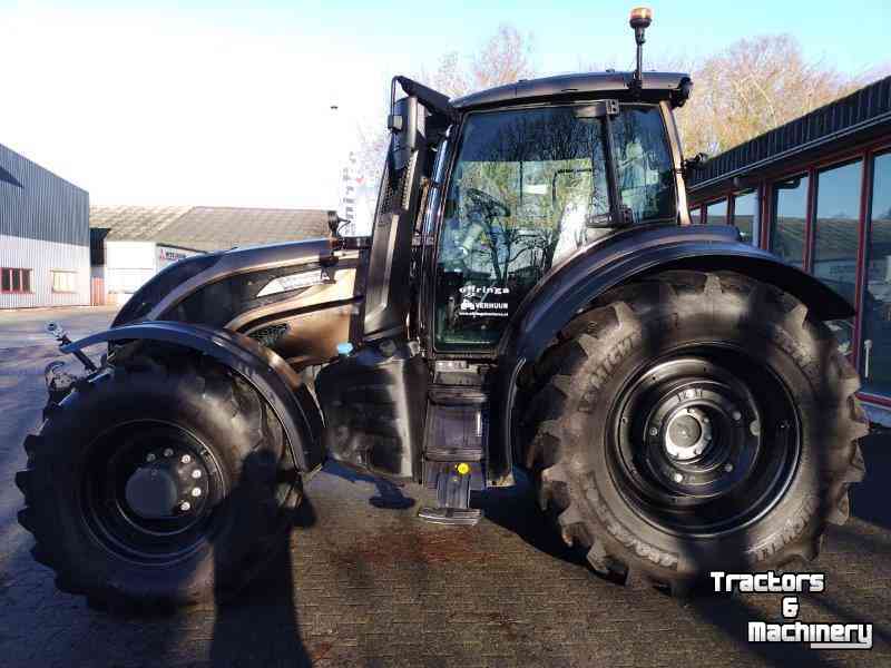 Tractor Valtra T215 Versu
