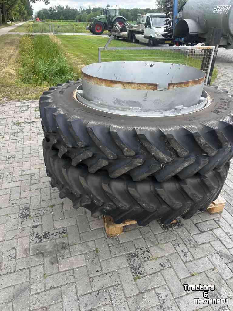Wheels, Tyres, Rims & Dual spacers  Dubbellucht set 380/90R46