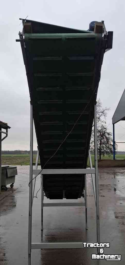 Elevator conveyor  Opvoerband / aanvoerband