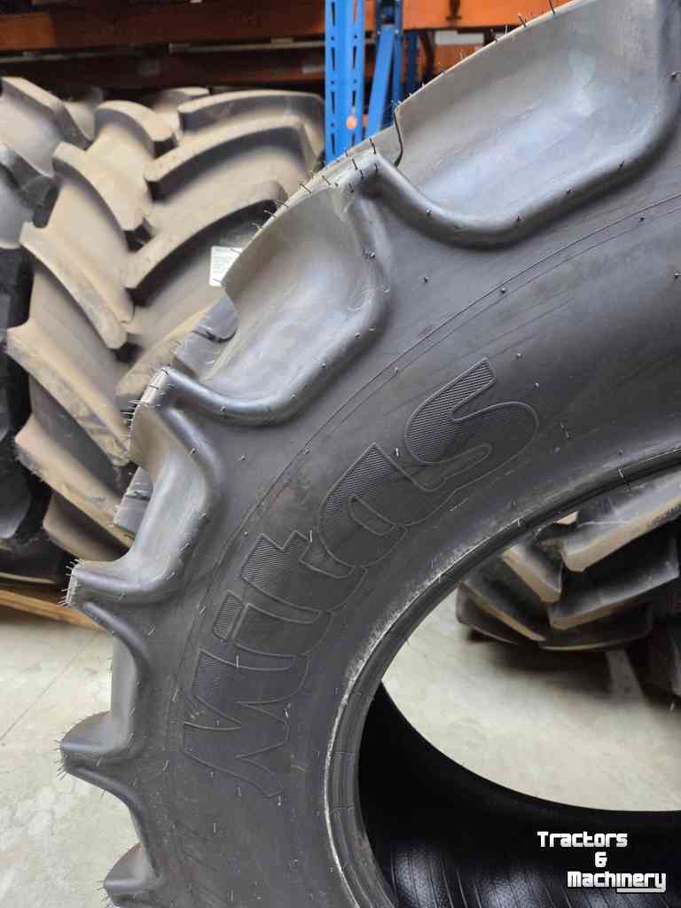 Wheels, Tyres, Rims & Dual spacers Mitas 420/85R38 AC85 eerste montage