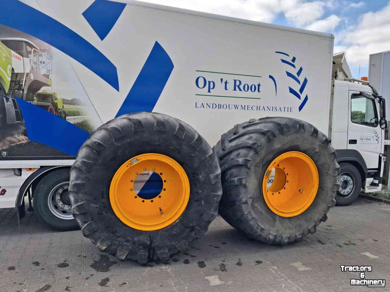 Wheels, Tyres, Rims & Dual spacers Michelin Mega X Bib 1050/50r32 op velg