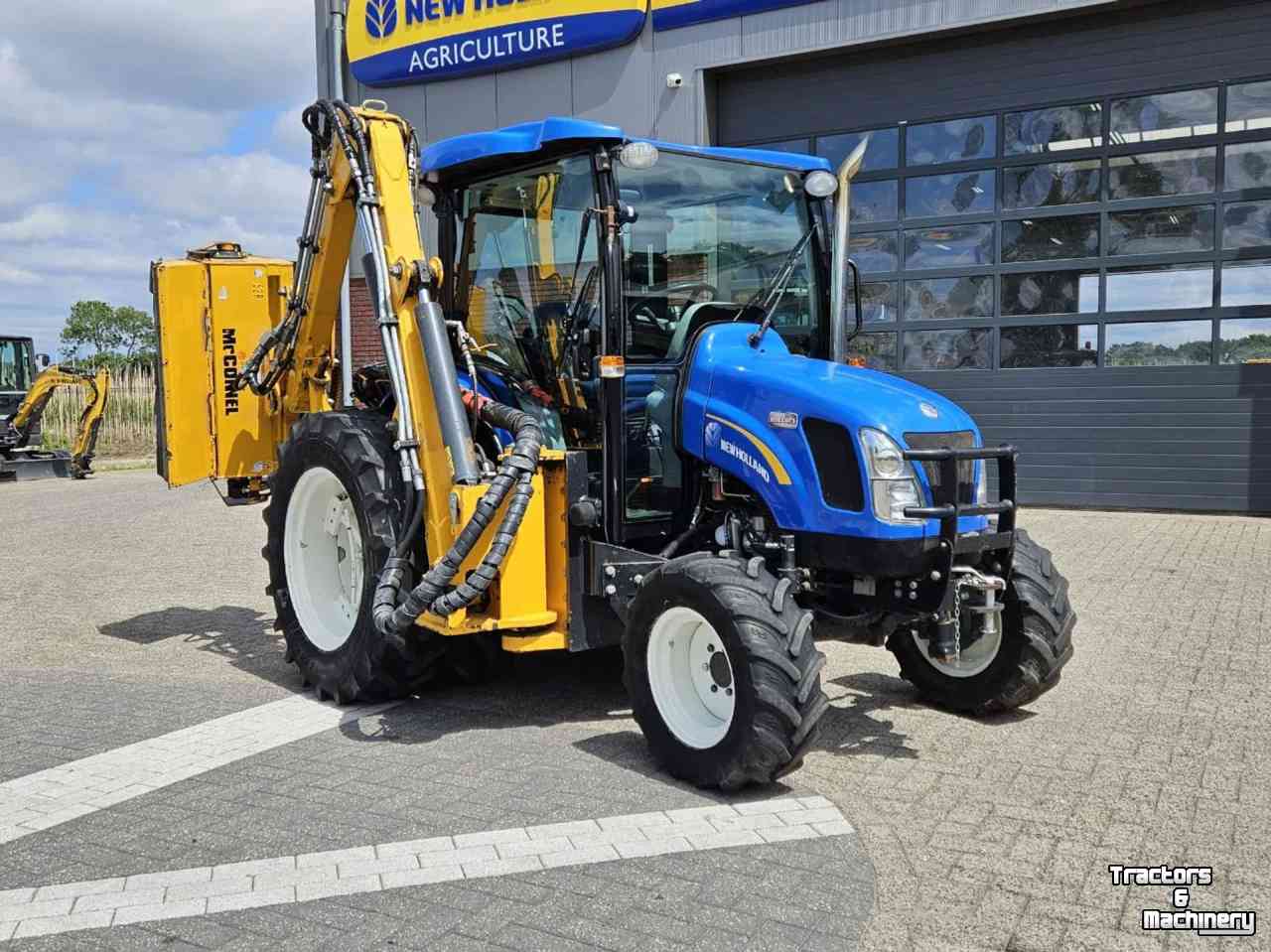 Horticultural Tractors New Holland Boomer 3050 Comoact Tractor + Bos Maaiarm
