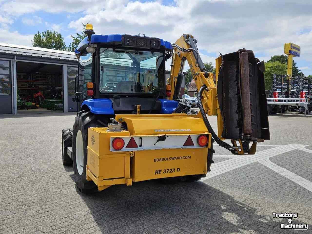 Horticultural Tractors New Holland Boomer 3050 Comoact Tractor + Bos Maaiarm