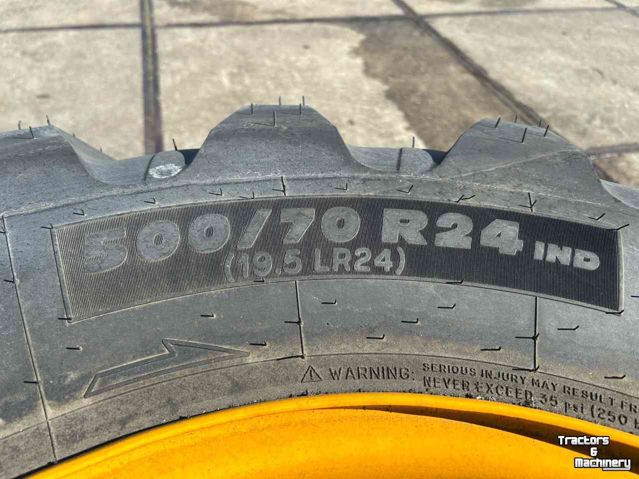 Wheels, Tyres, Rims & Dual spacers Michelin 500/70R24 op 10 gaats JCB velgen